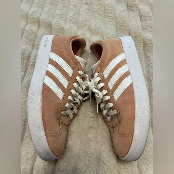 Adidas Women’s VLCourt 3.0 Lace Up Sneakers 6.5 - Picture 5 of 10